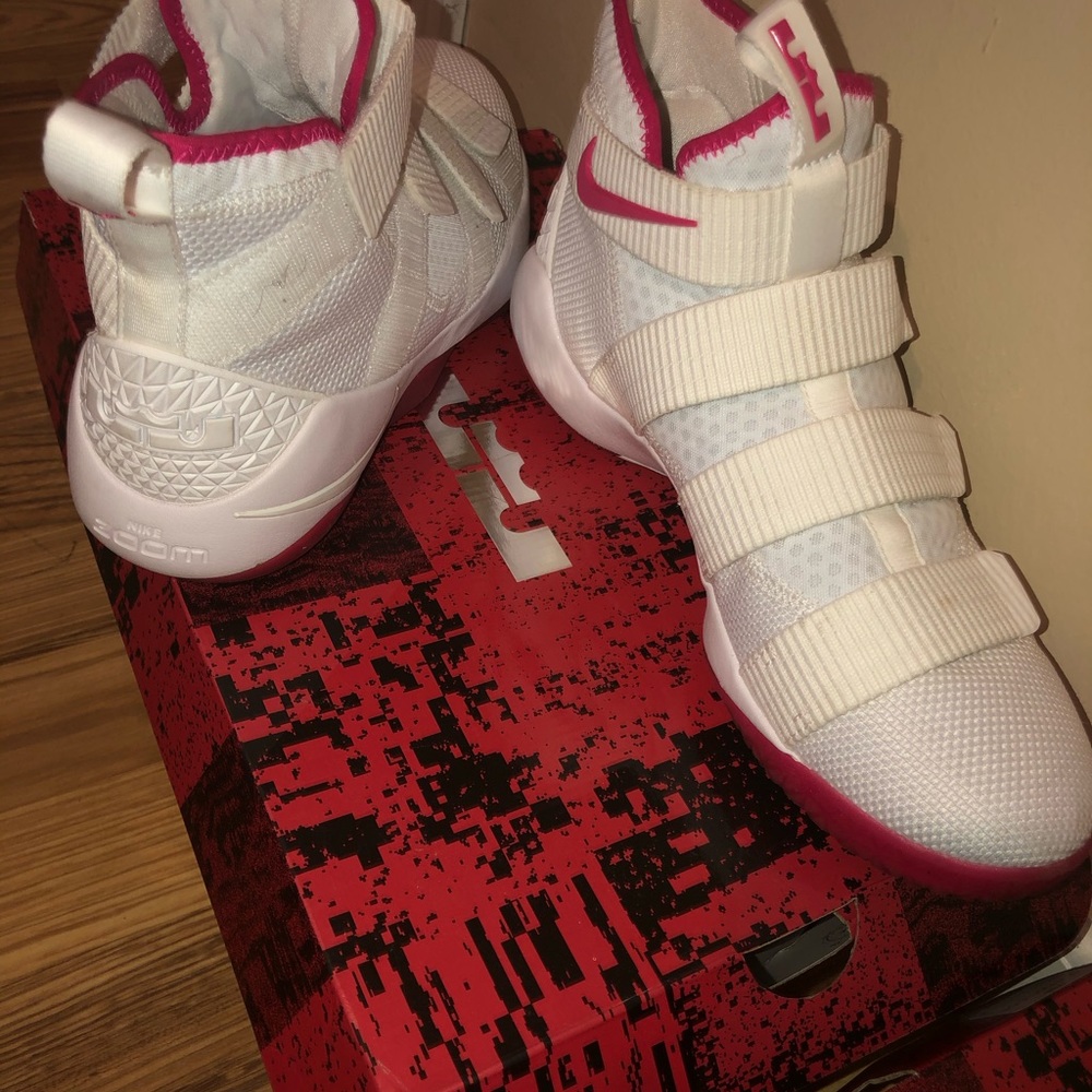 Shoes - Picture 3 of 4